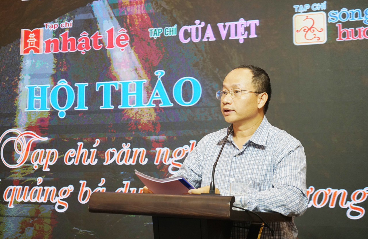 Nh&agrave; b&aacute;o Hồ Thanh Thọ - Ph&oacute; Tổng bi&ecirc;n tập Tạp ch&iacute; Cửa Việt gợi &yacute; những nội dung s&aacute;ng tạo, hấp dẫn cho c&aacute;c t&aacute;c phẩm văn học, nghệ thuật về du lịch địa phương - Ảnh: C.N
